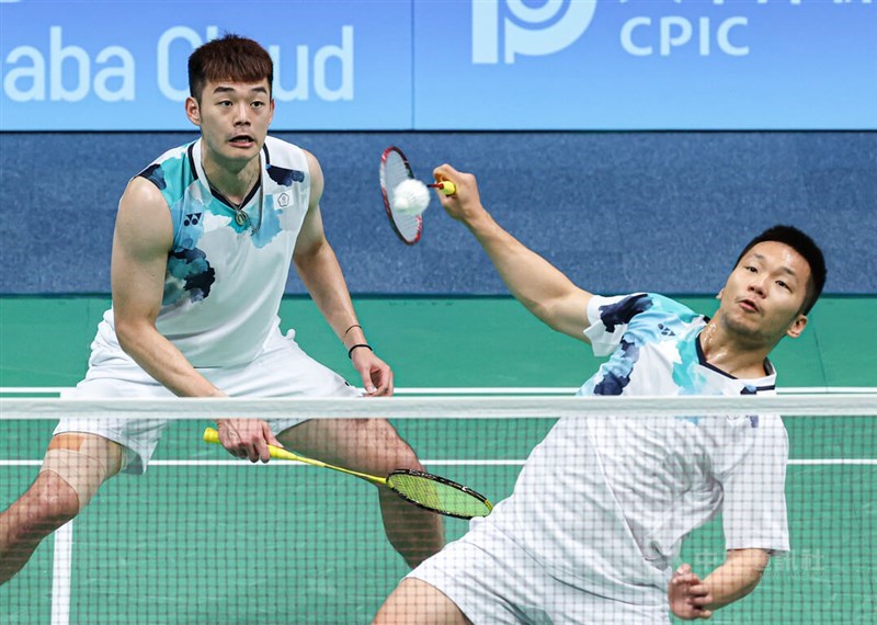 Taiwanese shuttlers Lee Yang (right) and Wang Chi-lin (left). CNA file photo