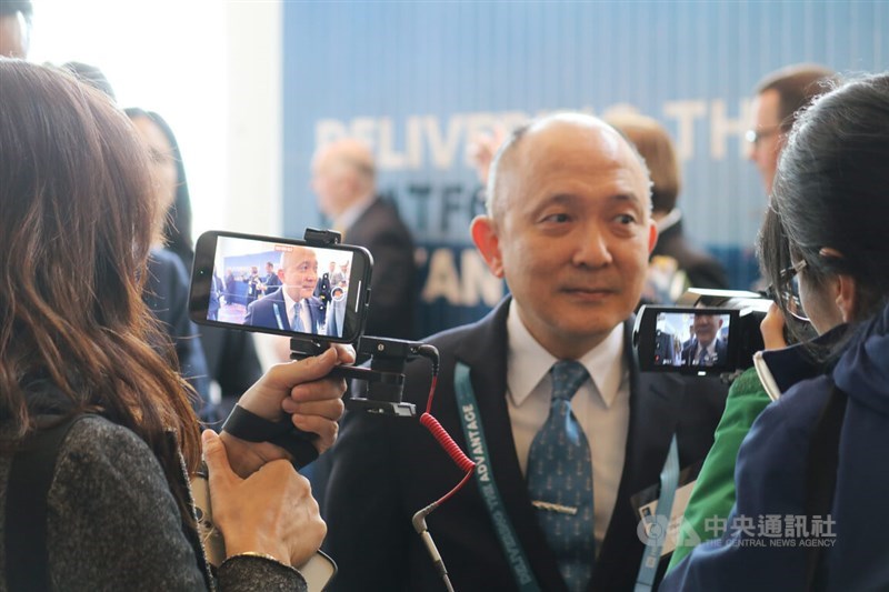 Republic of China Navy Commander Admiral Tang Hua (center) attends a maritime exhibition held in Maryland Monday. CNA photo April 8, 2024