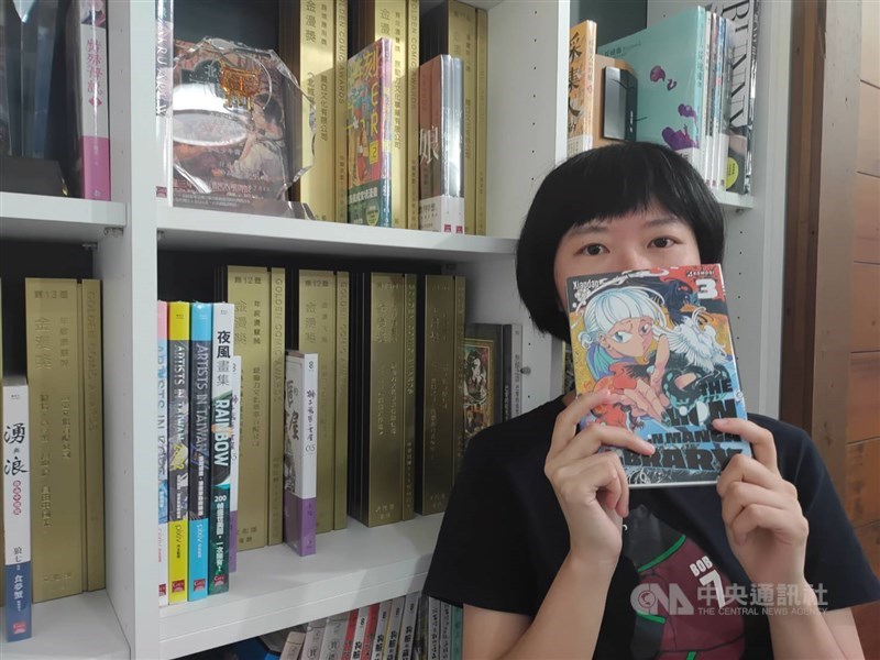 Manga artist Xiaodao shows the third book of "The Lion in Manga Library" at Dyna Books in Taipei on Sept. 15 after taking an interview with CNA. CNA photo Sept. 15, 2023