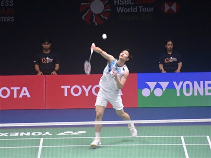 Shuttler Chou advances to men