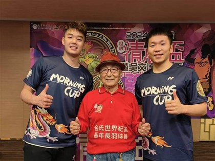 102-year-old prepares to defend badminton title for 40th year